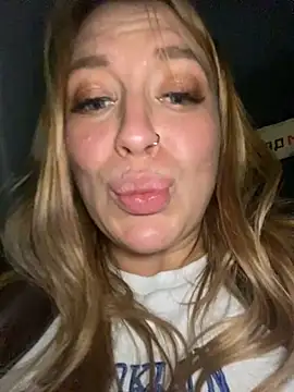 Snapshot of Sweet___Emily chatting on 01/17/25, 05:30 Sweet   Emily online show from 01/17/25, 05:30