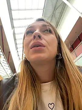 Snapshot of Sweet___Emily chatting on 09/25/25, 02:10 Sweet   Emily online show from 09/25/25, 02:10