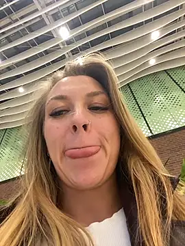 Sweet   Emily online show from 12/18/25, 03:40