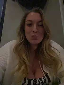 Snapshot of Sweet___Emily chatting on 01/31/26, 07:11 Sweet Emily online show from 01/31/26, 07:11