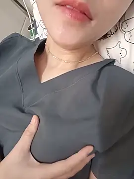 Snapshot of 2_sex chatting on 06/17/26, 04:26 2 sex online show from 06/17/26, 04:26