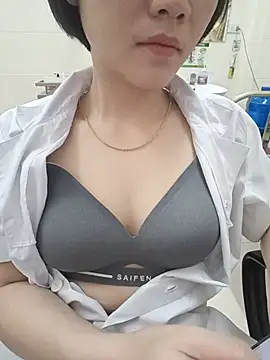 Snapshot of 2_sex chatting on 06/29/26, 10:32 2 sex online show from 06/29/26, 10:32