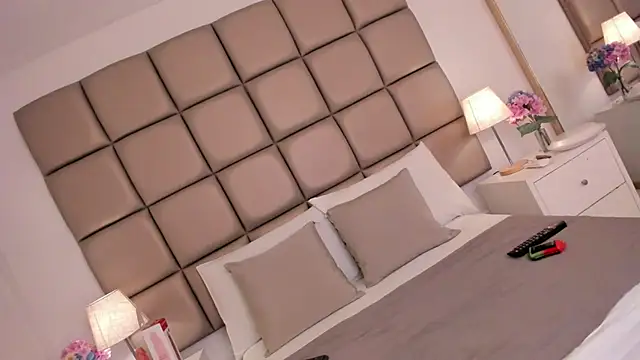 Emily robertss online show from 03/10/25, 03:12