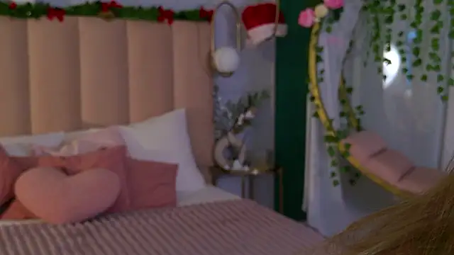 Snapshot of Eva_Natsumi chatting on 12/12/24, 05:20 Eva Natsumi online show from 12/12/24, 05:20