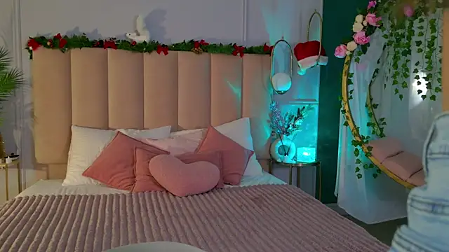 Snapshot of Eva_Natsumi chatting on 12/13/24, 05:16 Eva Natsumi online show from 12/13/24, 05:16