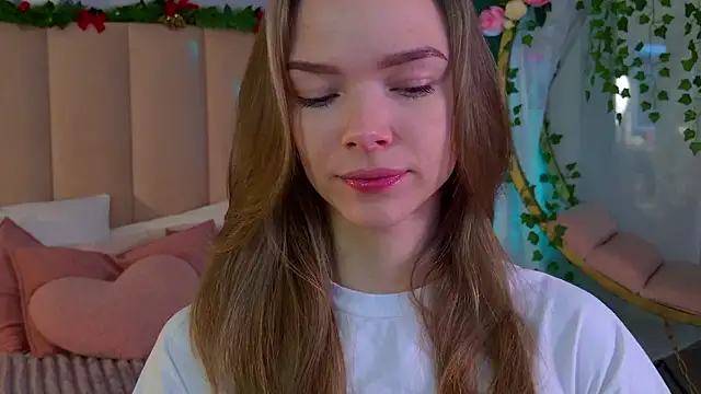 Snapshot of Eva_Natsumi chatting on 12/17/24, 08:12 Eva Natsumi online show from 12/17/24, 08:12