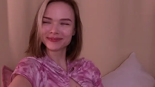 Snapshot of Eva_Natsumi chatting on 02/03/25, 02:02 Eva Natsumi online show from 02/03/25, 02:02