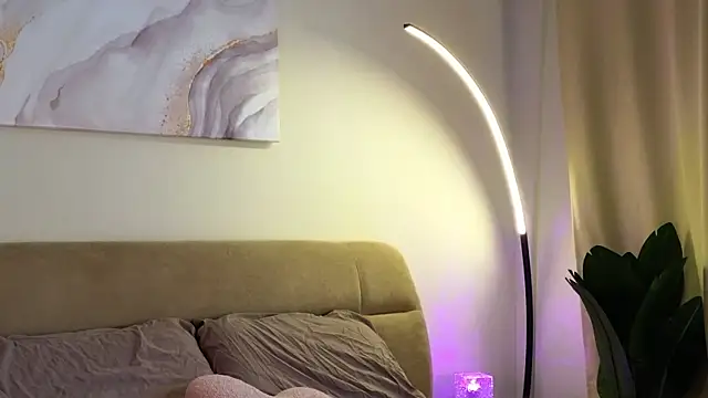 Snapshot of Eva_Natsumi chatting on 02/24/25, 10:59 Eva Natsumi online show from 02/24/25, 10:59