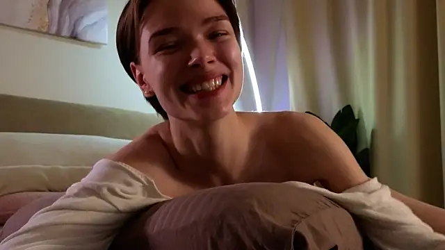 Snapshot of Eva_Natsumi chatting on 03/05/25, 12:00 Eva Natsumi online show from 03/05/25, 12:00