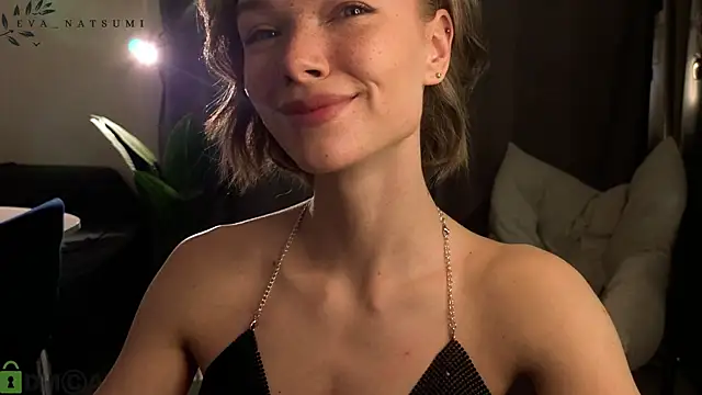 Snapshot of Eva_Natsumi chatting on 10/25/25, 04:57 Eva Natsumi online show from 10/25/25, 04:57