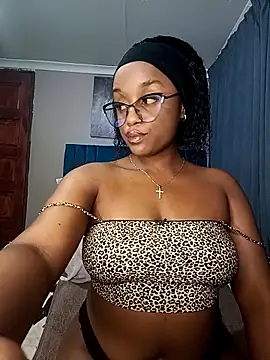 Queen-Chocolate online show from 11/05/25, 12:43