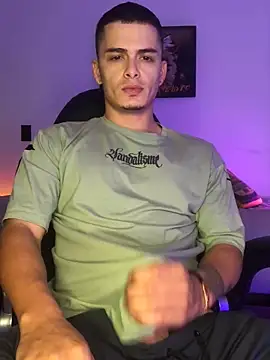 Snapshot of danny_42027 chatting on 12/19/24, 03:29 danny 42027 online show from 12/19/24, 03:29