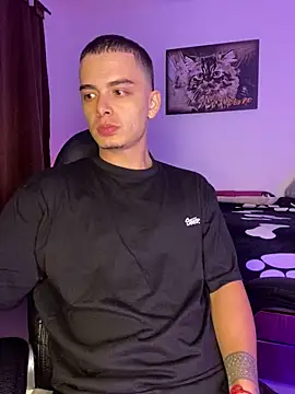 Snapshot of danny_42027 chatting on 01/09/25, 05:02 danny 42027 online show from 01/09/25, 05:02