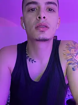 Snapshot of danny_42027 chatting on 01/22/25, 04:13 danny 42027 online show from 01/22/25, 04:13