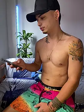 Snapshot of danny_42027 chatting on 03/04/25, 07:43 danny 42027 online show from 03/04/25, 07:43