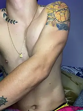 Snapshot of danny_42027 chatting on 03/04/25, 11:32 danny 42027 online show from 03/04/25, 11:32