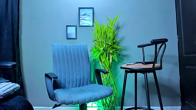 Snapshot of Damian_022 chatting on 11/06/25, 10:38 Damian 022 online show from 11/06/25, 10:38