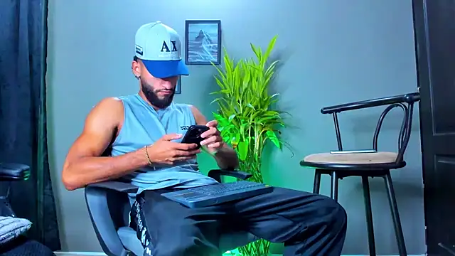 Snapshot of Damian_022 chatting on 11/07/25, 01:55 Damian 022 online show from 11/07/25, 01:55