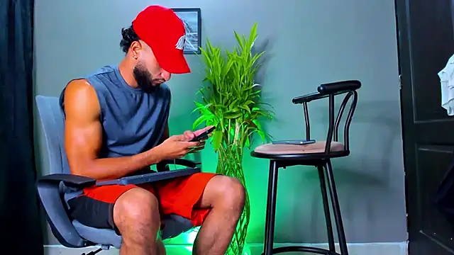 Snapshot of Damian_022 chatting on 11/15/25, 02:24 Damian 022 online show from 11/15/25, 02:24