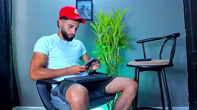 Snapshot of Damian_022 chatting on 02/01/26, 02:48 Damian 022 online show from 02/01/26, 02:48