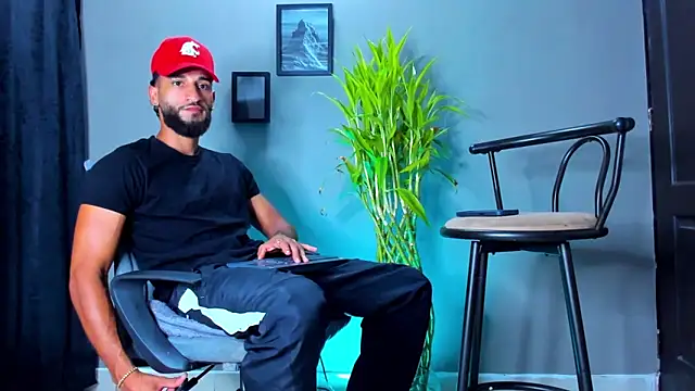 Snapshot of Damian_022 chatting on 03/25/26, 07:53 Damian 022 online show from 03/25/26, 07:53