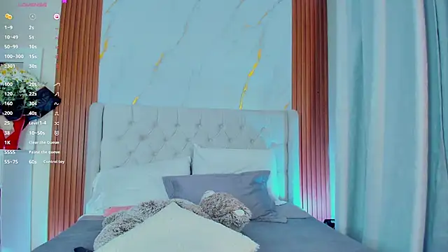 Snapshot of amelie_leigh chatting on 02/14/25, 03:00 amelie leigh online show from 02/14/25, 03:00