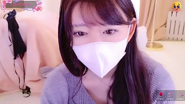 Snapshot of maii- chatting on 03/13/25, 10:54 maii- online show from 03/13/25, 10:54