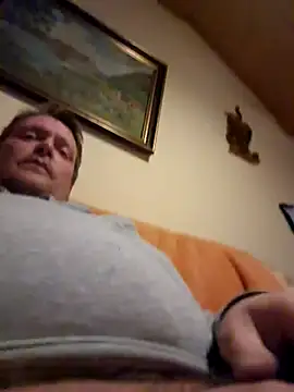 Snapshot of everyoneneeds chatting on 12/30/24, 09:50 everyoneneeds online show from 12/30/24, 09:50