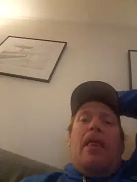 Snapshot of everyoneneeds chatting on 02/15/25, 09:26 everyoneneeds online show from 02/15/25, 09:26