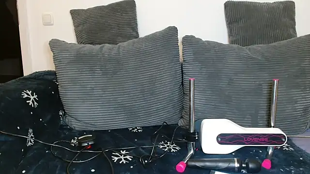 Snapshot of Jasmin-White chatting on 01/07/26, 04:53 Jasmin-White online show from 01/07/26, 04:53