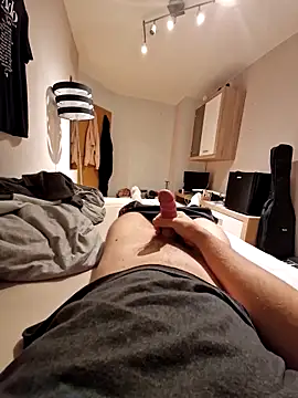 Snapshot of Lion132233 chatting on 09/15/25, 08:42 Lion132233 online show from 09/15/25, 08:42