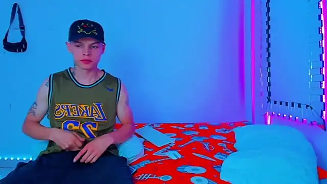 HOT boy2025 online show from 12/17/24, 11:05