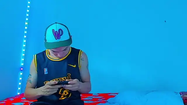 HOT boy2025 online show from 03/22/25, 04:04