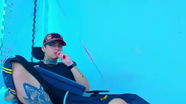 HOT boy2025 online show from 10/12/25, 06:51