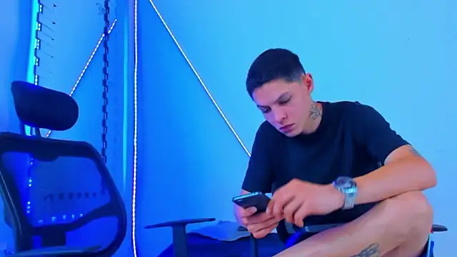 HOT boy2025 online show from 10/23/25, 03:06