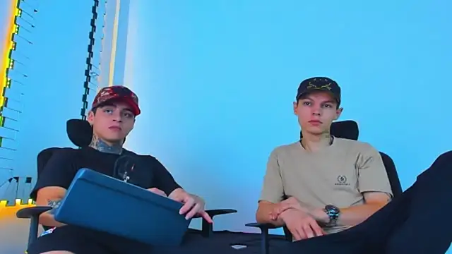 HOT boy2025 online show from 12/17/25, 04:57