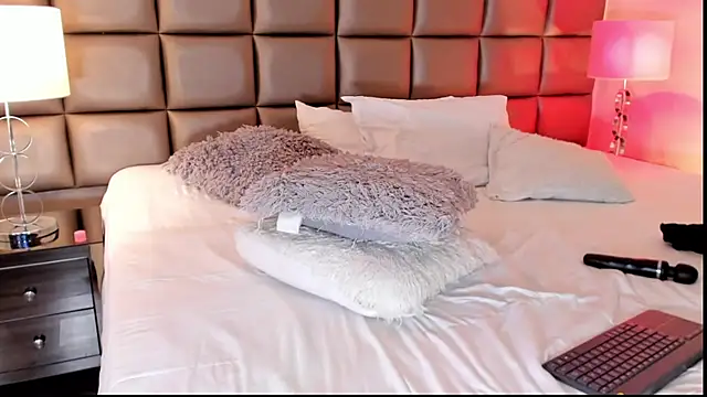 AnnyHizzle online show from 02/05/25, 12:31