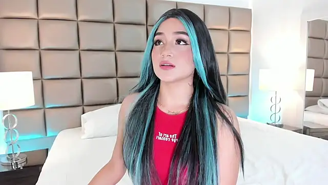 AnnyHizzle online show from 03/18/25, 09:32