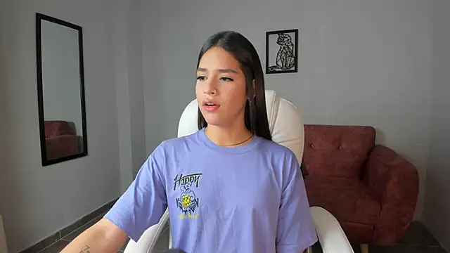 Snapshot of Alice23jones chatting on 02/13/25, 03:03 Alice23jones online show from 02/13/25, 03:03