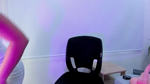 Dapnne  online show from 12/28/24, 08:15