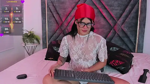 Dapnne  online show from 02/06/25, 08:34