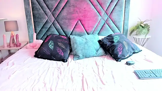 Dapnne  online show from 02/09/25, 02:50