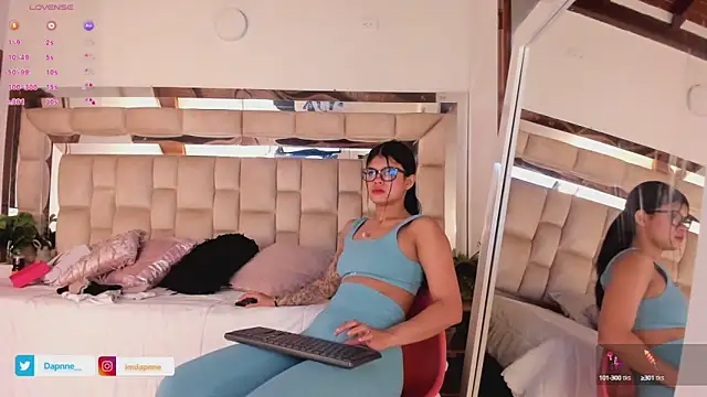 Dapnne  online show from 10/15/25, 12:38