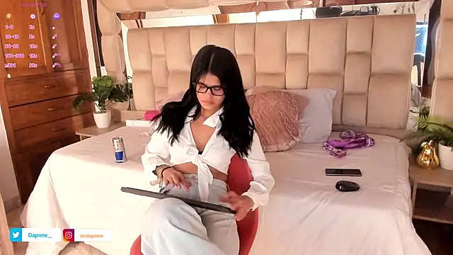 Dapnne  online show from 10/21/25, 12:39