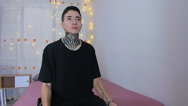 Tinny and Candy online show from 11/02/25, 12:18