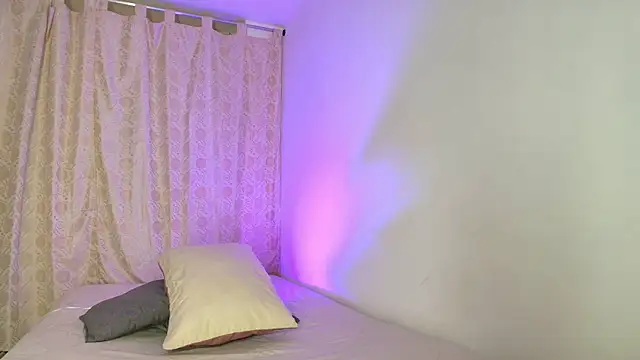 Snapshot of Tinny_and_Candy chatting on 04/08/26, 01:00 Tinny and Candy online show from 04/08/26, 01:00