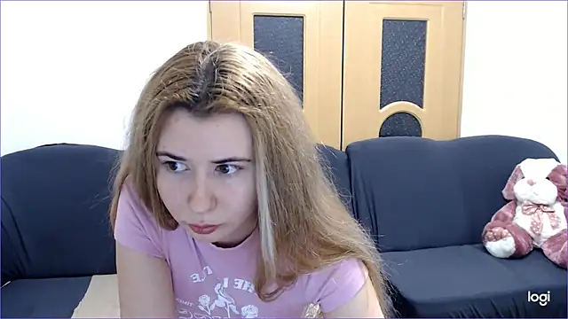 Snapshot of VioletaFlower7 chatting on 01/22/25, 10:40 VioletaFlower7 online show from 01/22/25, 10:40