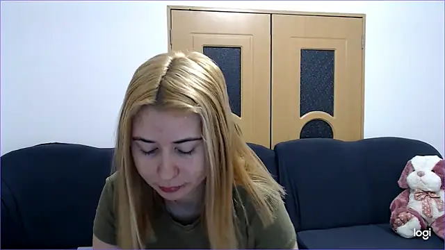 Snapshot of VioletaFlower7 chatting on 02/07/25, 12:50 VioletaFlower7 online show from 02/07/25, 12:50