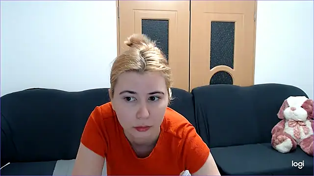 Snapshot of VioletaFlower7 chatting on 02/14/25, 05:36 VioletaFlower7 online show from 02/14/25, 05:36