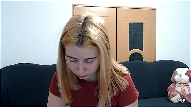 Snapshot of VioletaFlower7 chatting on 02/17/25, 09:56 VioletaFlower7 online show from 02/17/25, 09:56